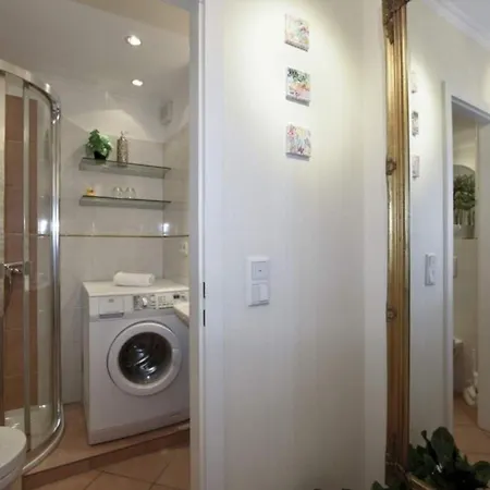 Friedrichstrasse 23, App 11 *