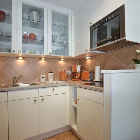 Friedrichstrasse 23, App 11 *