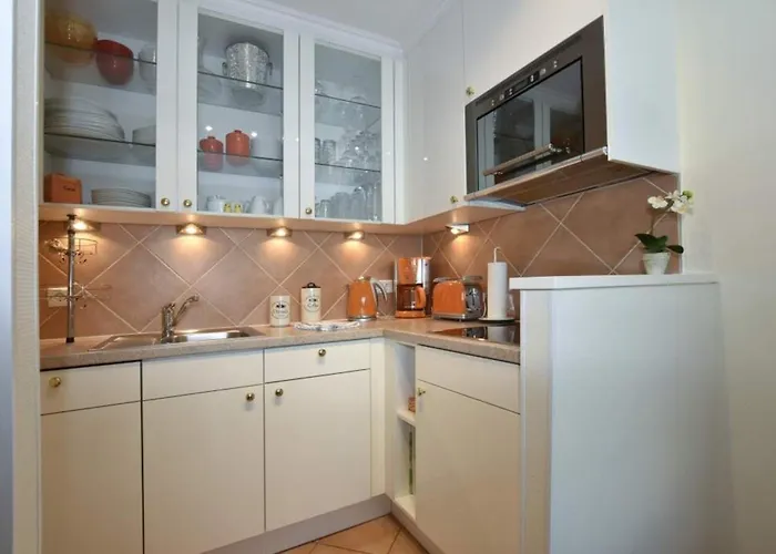 Friedrichstrasse 23, App 11 *